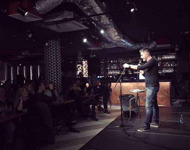 Водитељ после смрти супруге пронашао нову љубав: Дарко Митровић љуби Сандру (ФОТО)